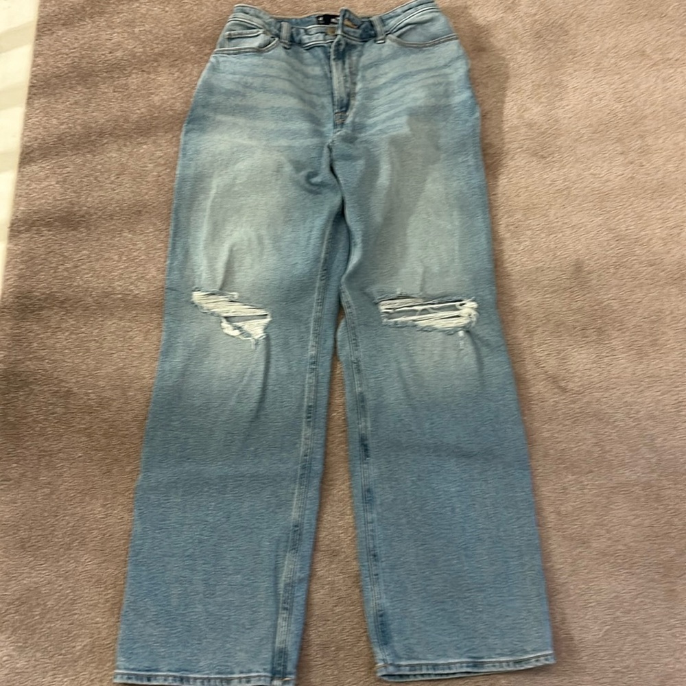 Gently used Hollister Ultra High-Rise Dad Jean Womens Size 4R waist 27 in